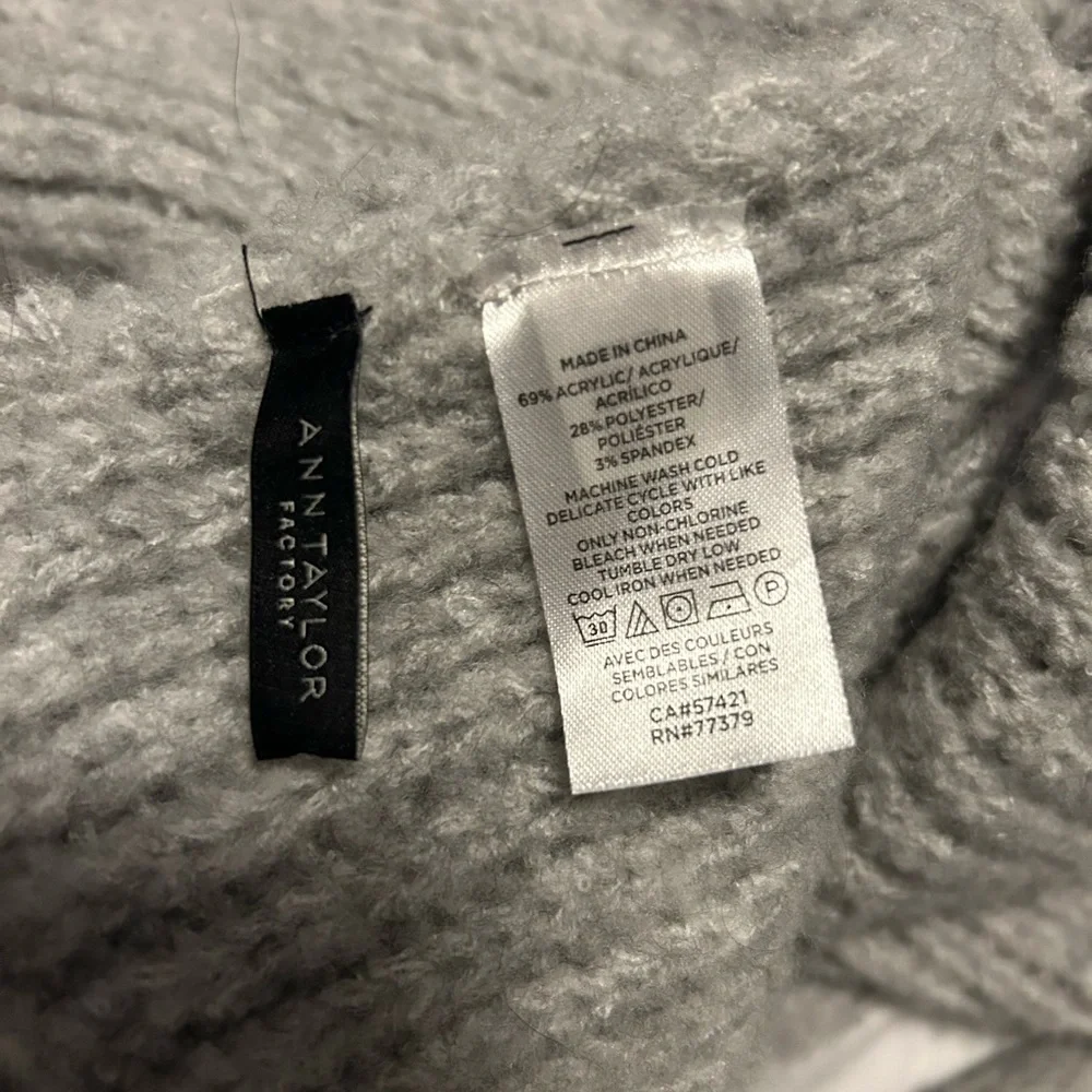 Ann Taylor‎ Scarf and gloves set